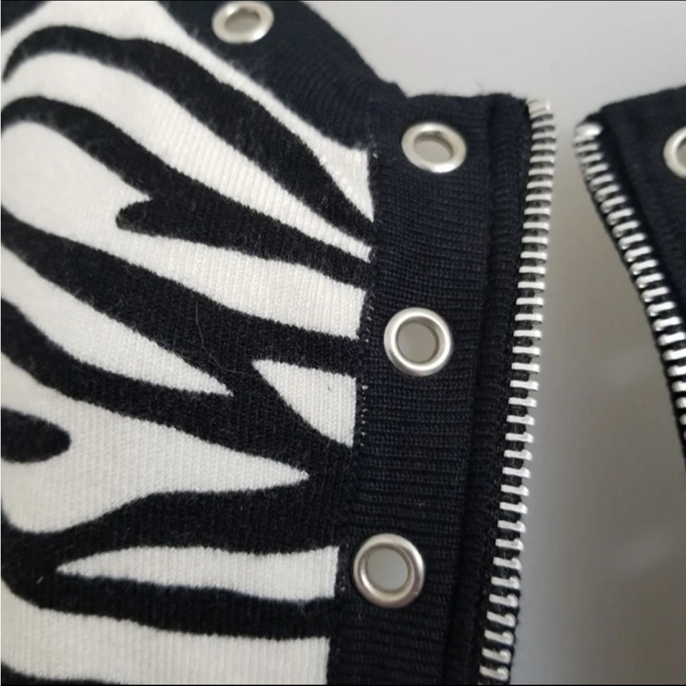 NWT Pierri NY cardigan black/white zebra print with grommets and zipper XL - Picture 3 of 8